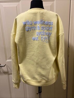 WILO THE LABEL Light Yellow Crewneck Sweatshirt with Subtle Chest Logo Size S